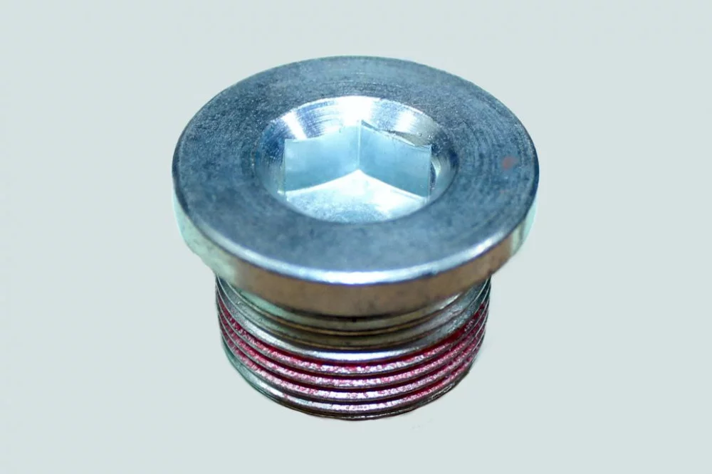 фото пробка резьбовая масляного насоса isf3.8 4947072 